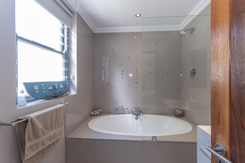 5 Bedroom Property for Sale in Belvedere Western Cape